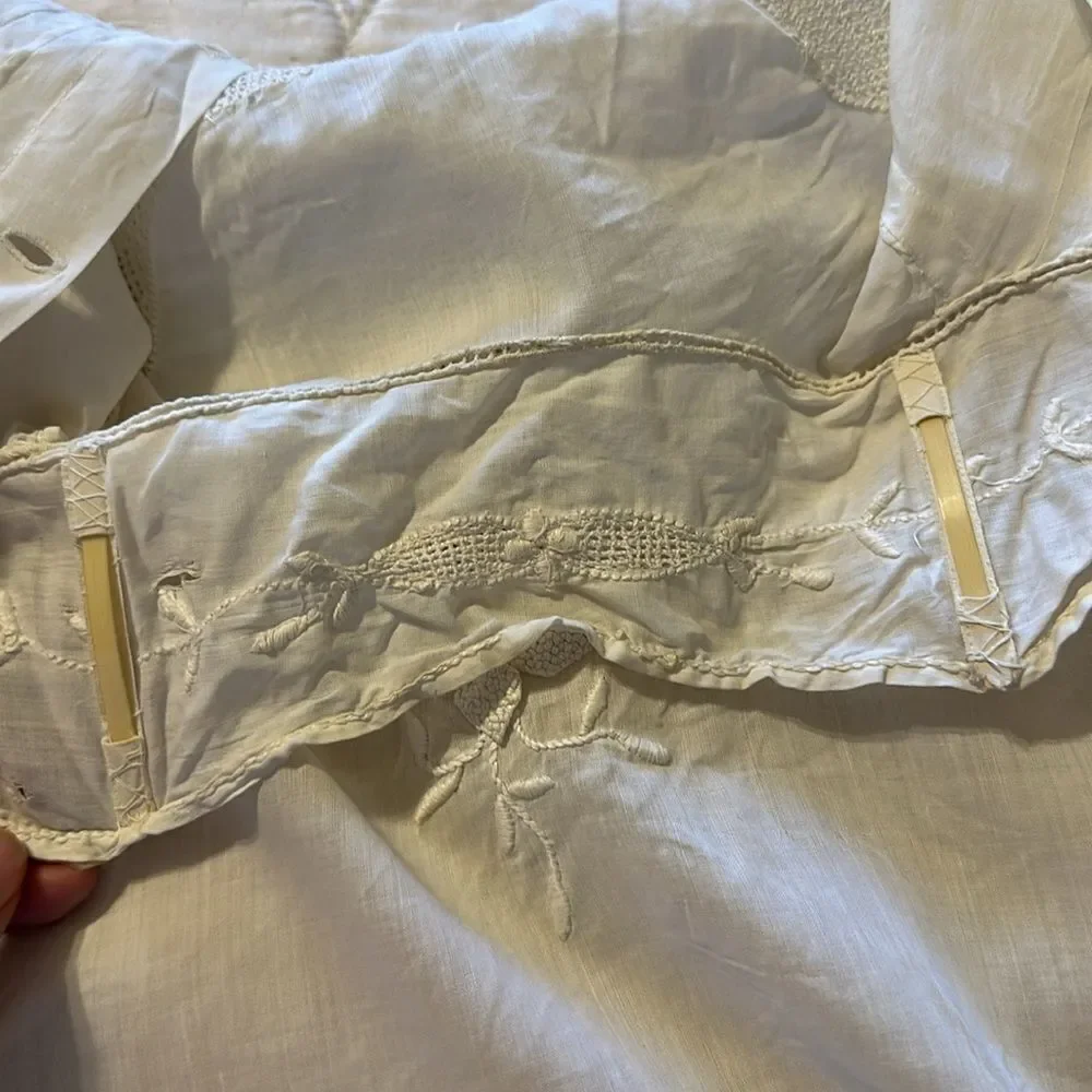 Antique handmade white cotton muslin high neck long‎ sleeve embroidered blouse - Picture 11 of 13